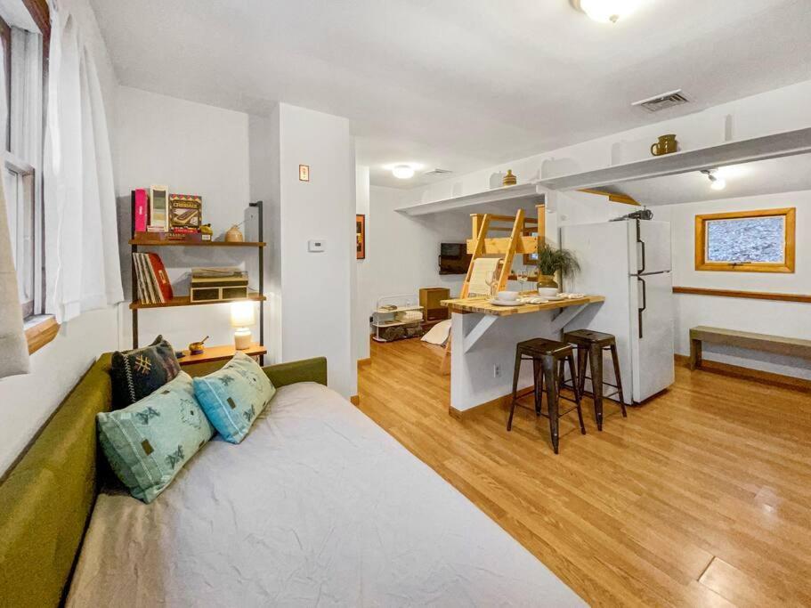 Breezy Hill Eccentric Studio Cottage Accord Kültér fotó